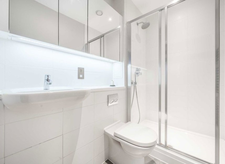 Properties to let in Baltic Avenue - TW8 0LL view6