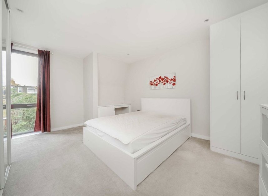 Properties to let in Baltic Avenue - TW8 0LL view4