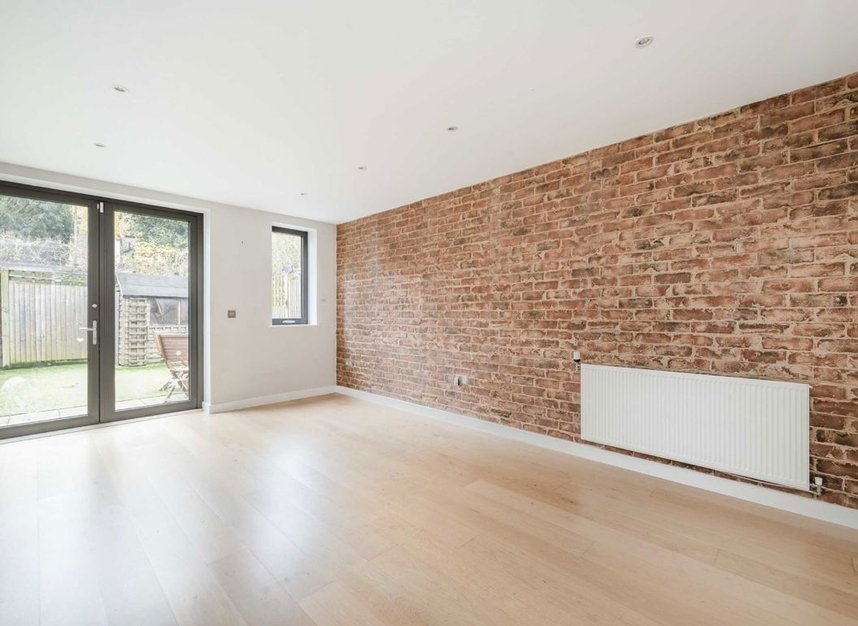 Properties to let in Baltic Avenue - TW8 0LL view2