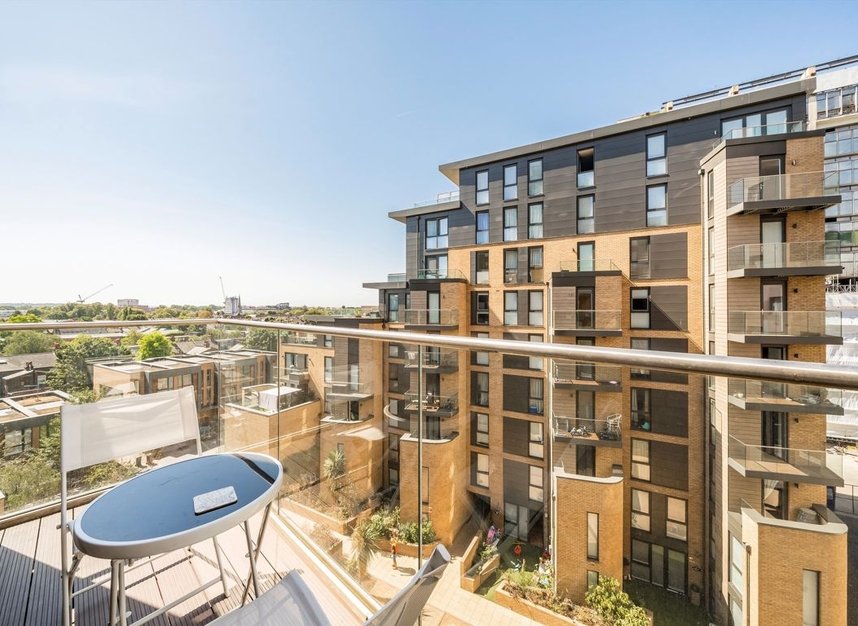 Properties to let in Baltic Avenue - TW8 0FU view7