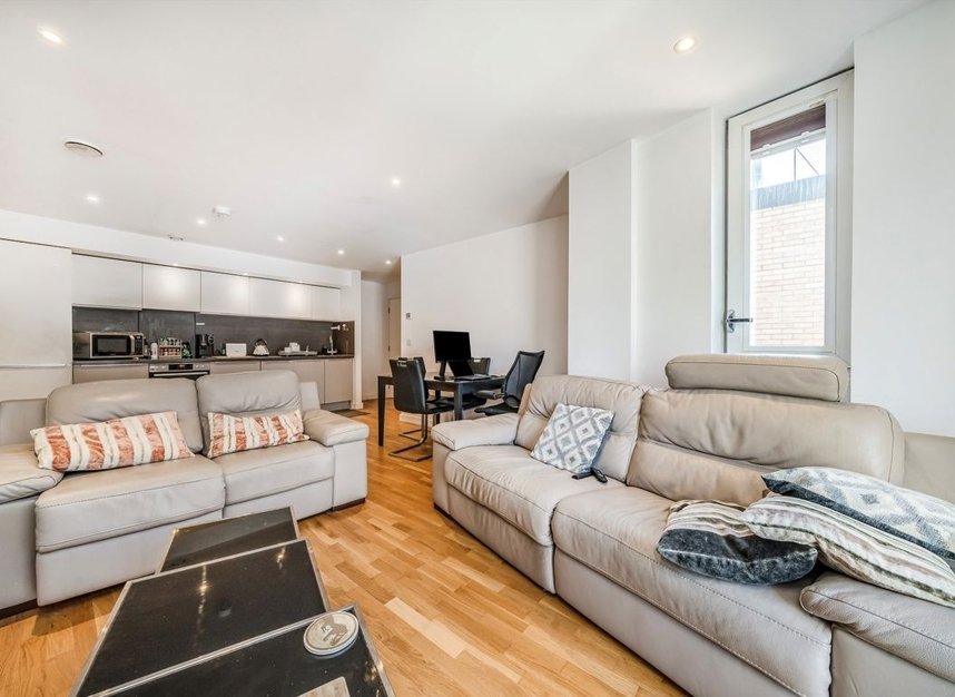 Properties to let in Baltic Avenue - TW8 0FU view2