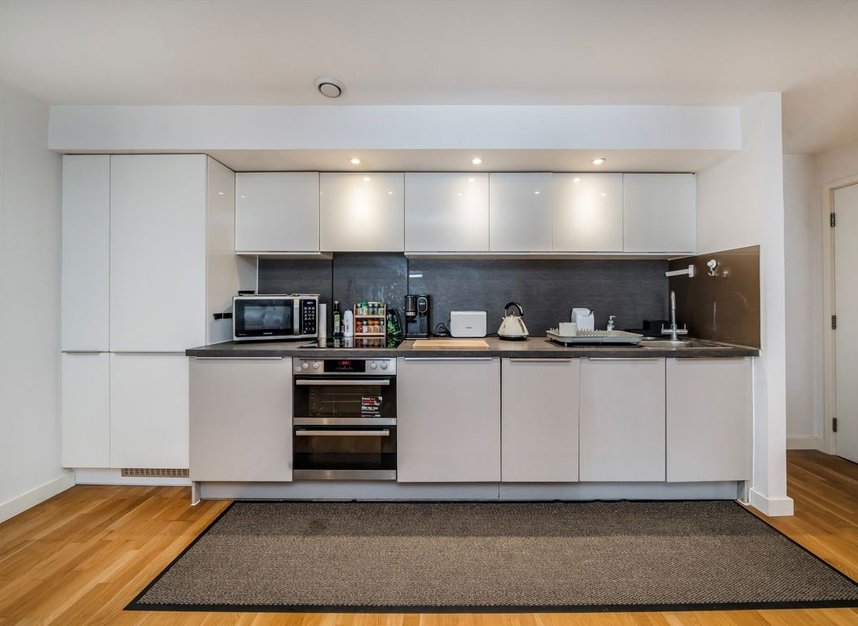 Properties to let in Baltic Avenue - TW8 0FU view3