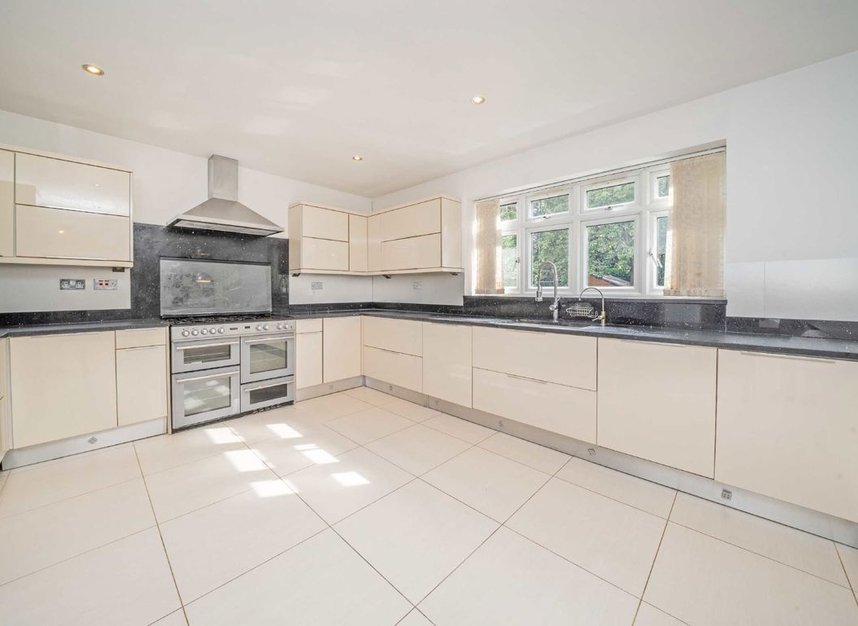 Properties let in Beechcroft Avenue - KT3 3EG view4