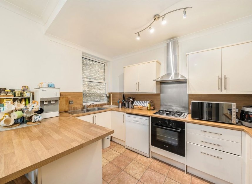 Properties to let in Bernard Gardens - SW19 7BE view2