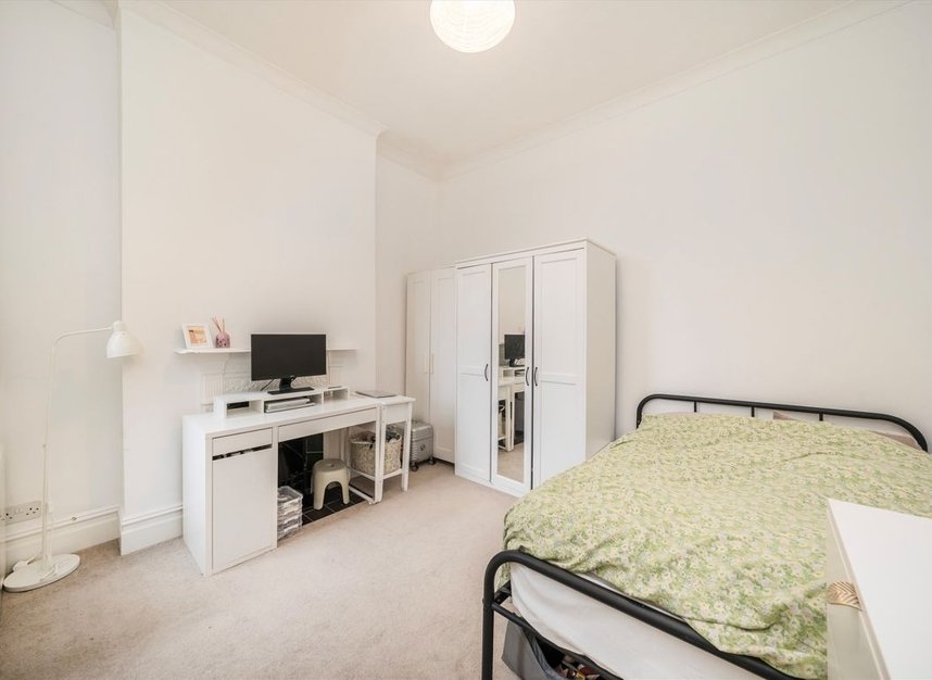Properties to let in Bernard Gardens - SW19 7BE view5