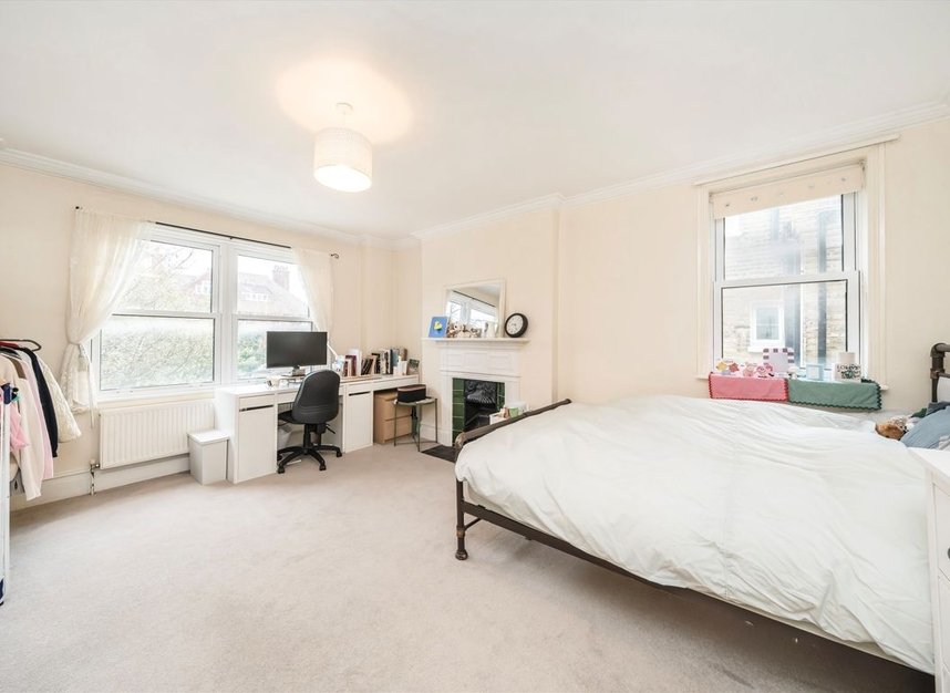 Properties to let in Bernard Gardens - SW19 7BE view4