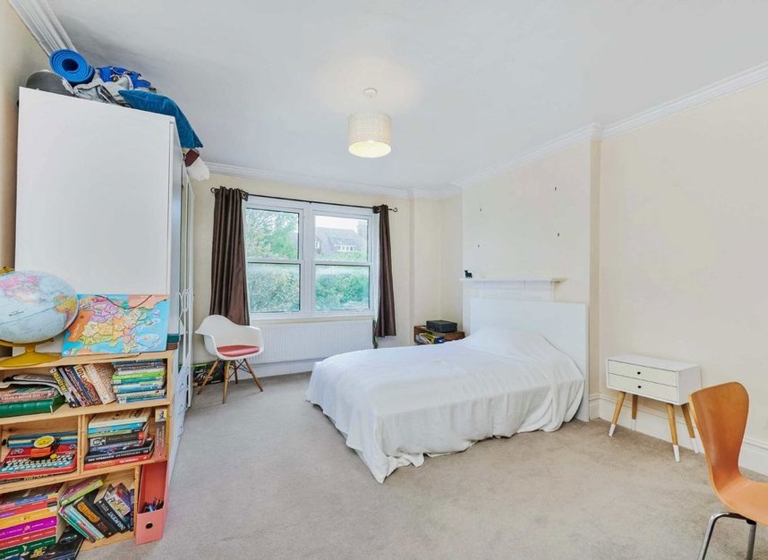 Properties to let in Bernard Gardens - SW19 7BE view6