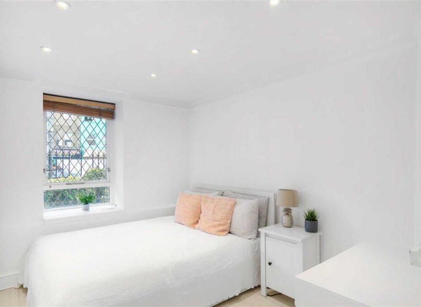 Flat to rent in Bethnal Green Road, London, E2 (Ref 223353) Dexters