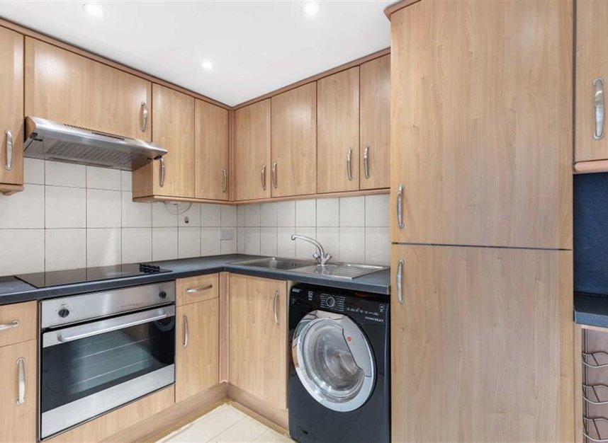 Flat to rent in Bethnal Green Road, London, E2 (Ref 223353) Dexters