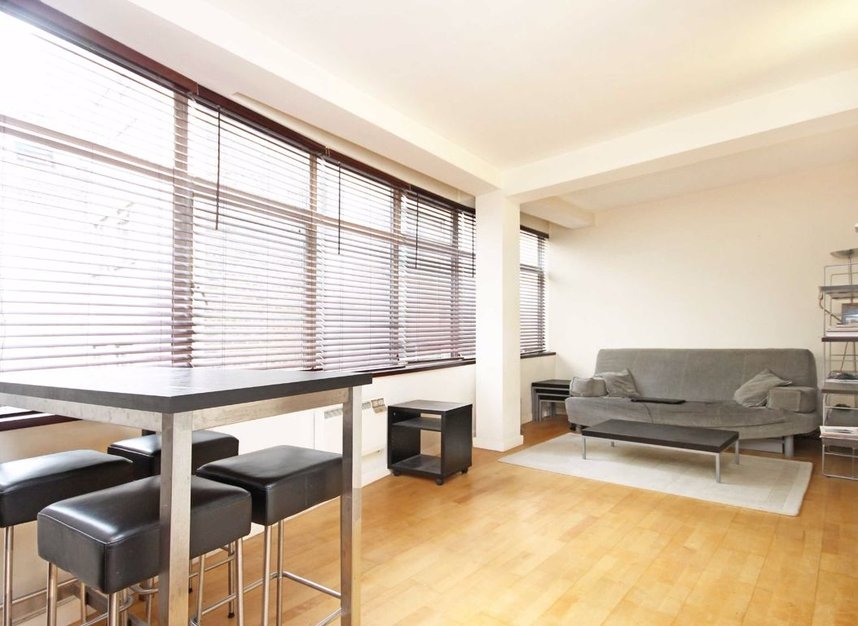 Flat to rent in Bishopsgate, London, EC2M | Dexters