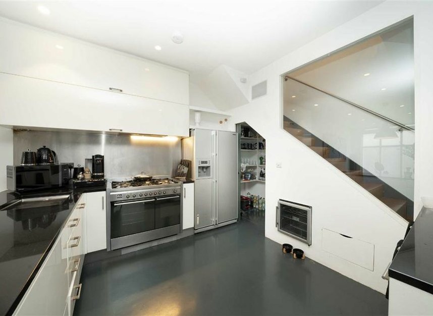 Properties let in Borough High Street - SE1 1XN view5