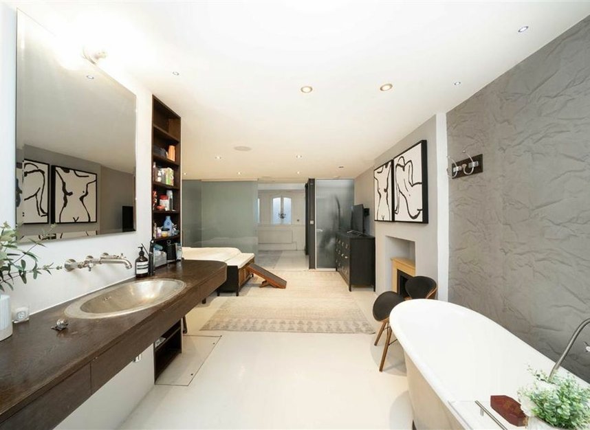 Properties let in Borough High Street - SE1 1XN view10
