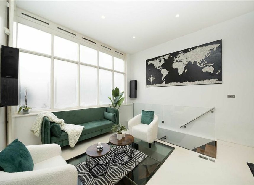 Properties let in Borough High Street - SE1 1XN view2
