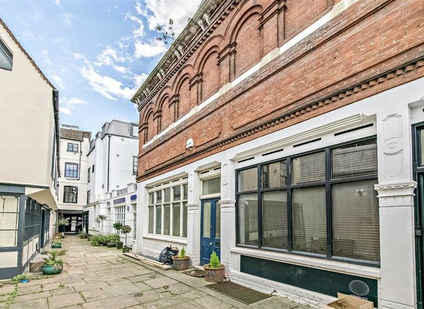 Properties let in Borough High Street - SE1 1XN view1