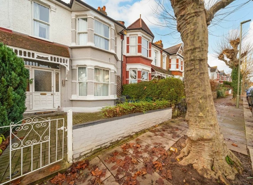 Properties let in Bow Lane - N12 0JR view1