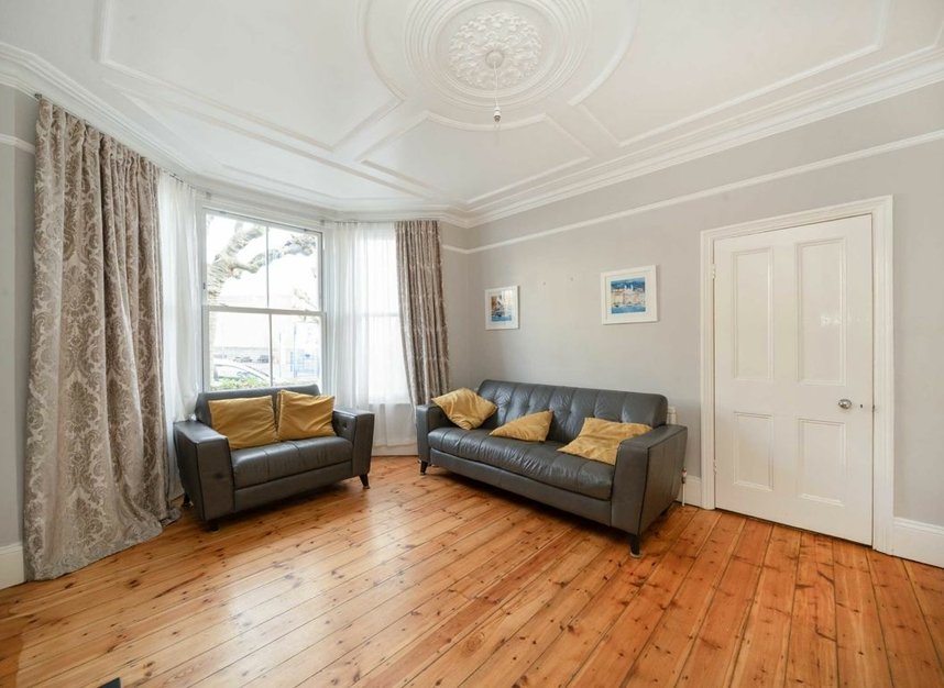 Properties let in Bow Lane - N12 0JR view2