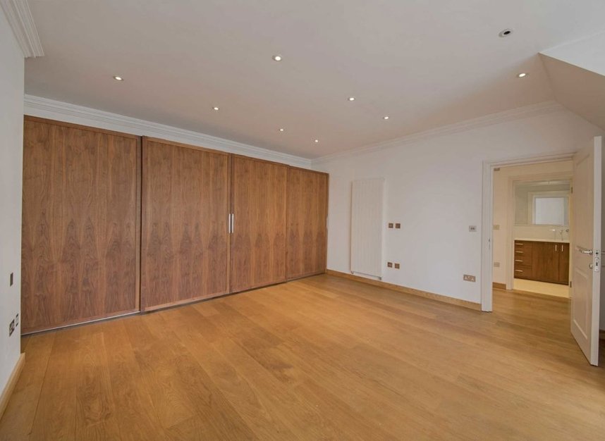 Properties to let in Bracknell Gardens - NW3 7EB view4