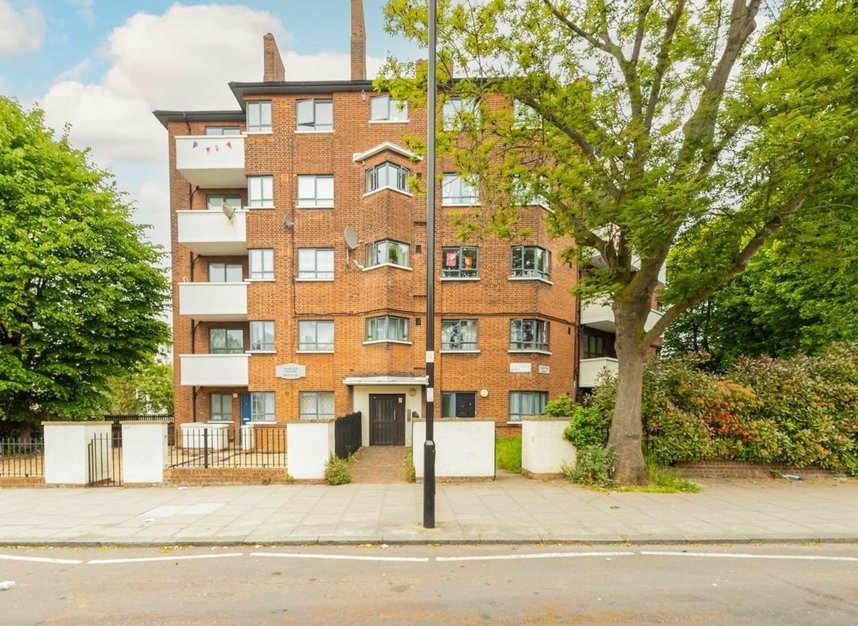 Flat to rent in Brecknock Road Estate, London, N19 (Ref 203075) Dexters