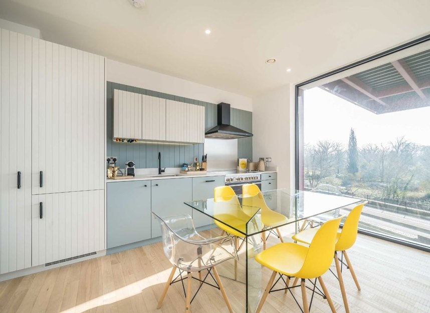 Properties to let in Brent Way - TW8 8GR view4