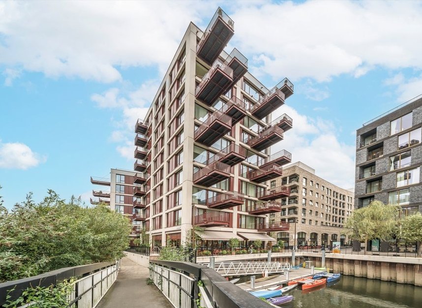 Properties to let in Brent Way - TW8 8GR view1