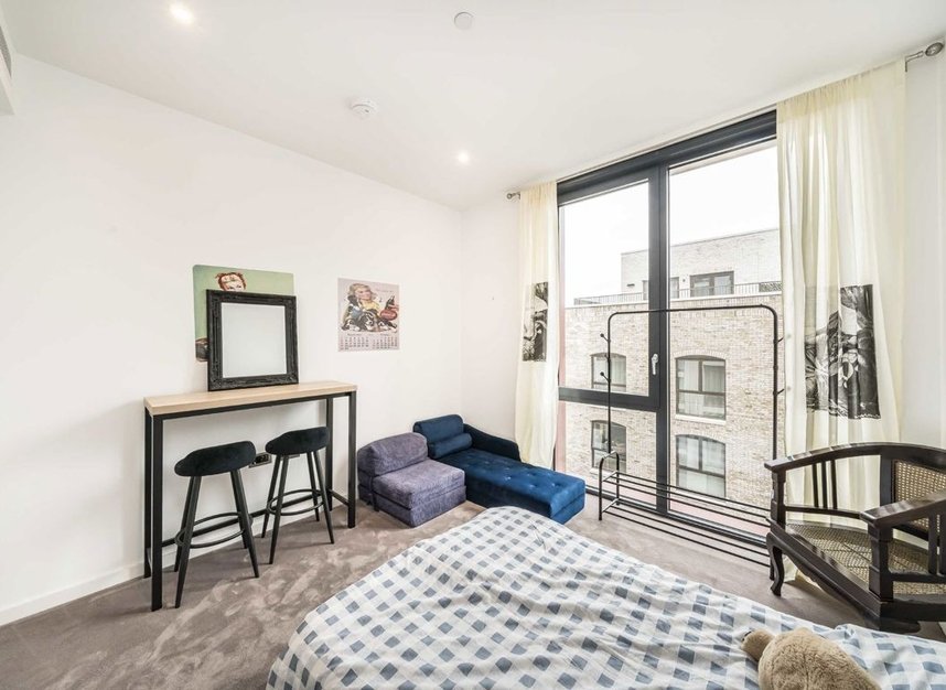 Properties to let in Brent Way - TW8 8GR view5
