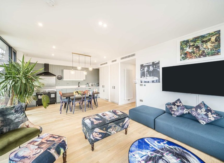 Properties to let in Brent Way - TW8 8GR view2