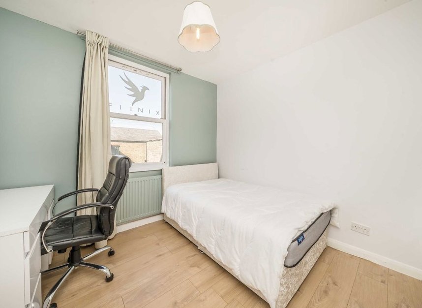 Properties let in Bridge Road - KT8 9EU view6