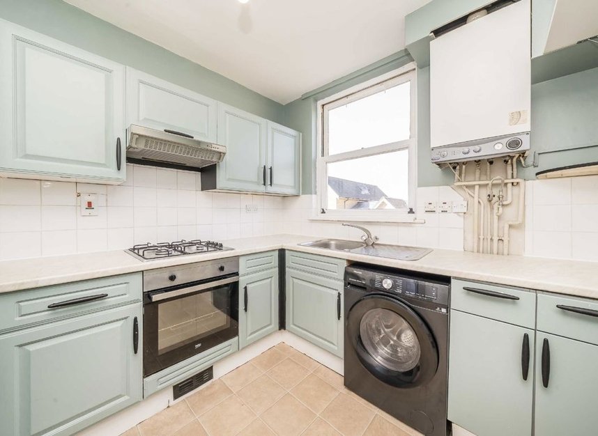Properties let in Bridge Road - KT8 9EU view4