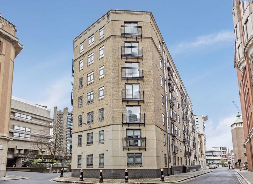 Flat to rent in Bridgewater Square, London, EC2Y (Ref 174901) Dexters