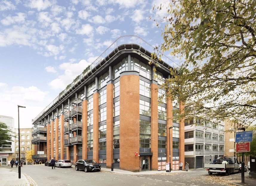 Flat to rent in Britton Street, London, EC1M Dexters