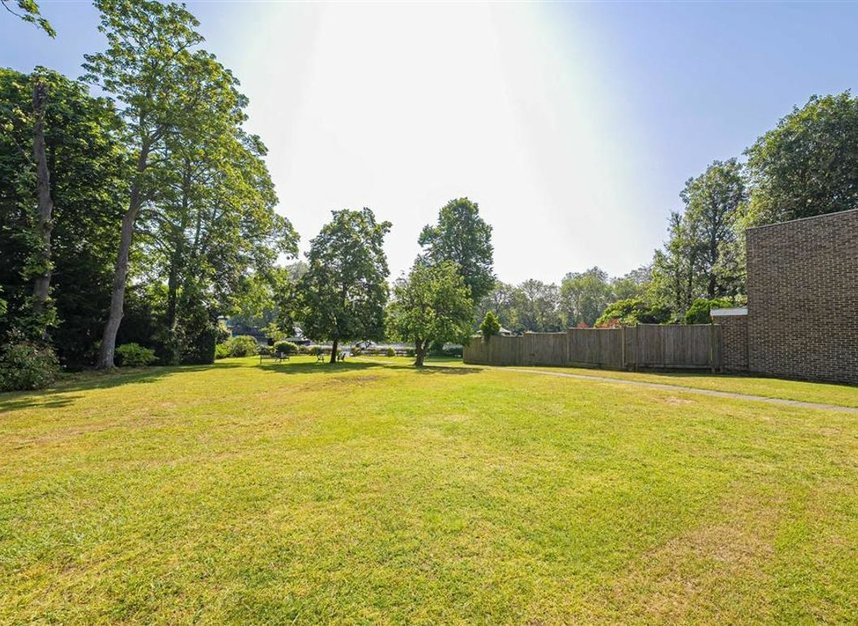 Properties let in Broom Park - TW11 9RS view8