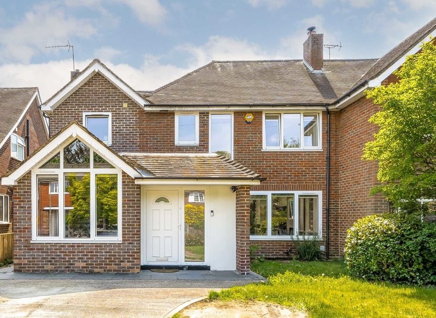 House to rent in Broomfield, SunburyOnThames, TW16 (Ref 224987) Dexters