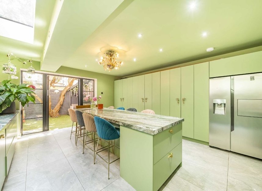 Properties to let in Broomwood Road - SW11 6JX view7