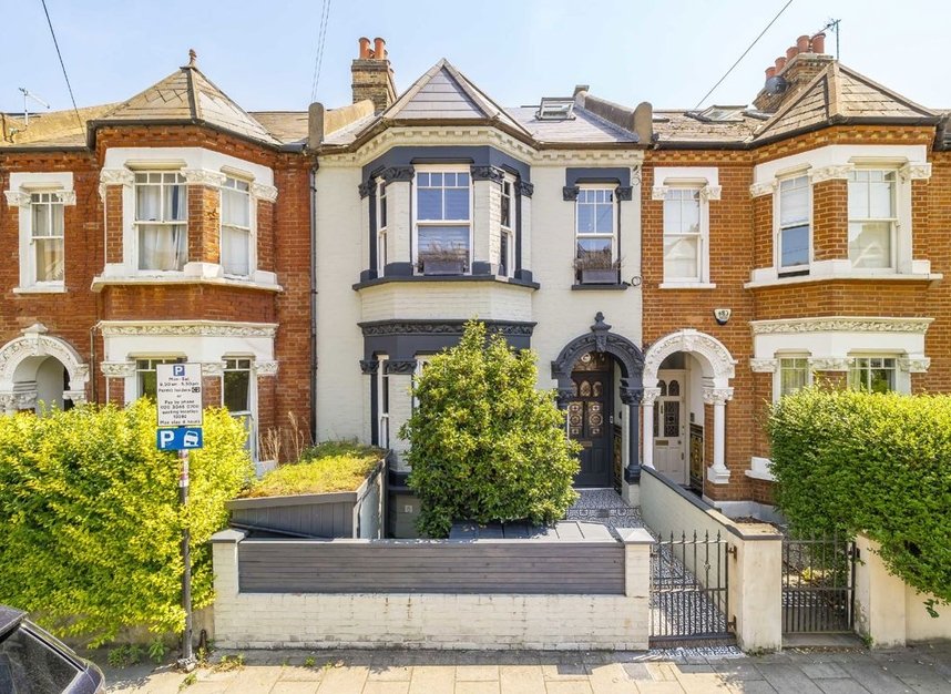 Properties to let in Broomwood Road - SW11 6JX view1