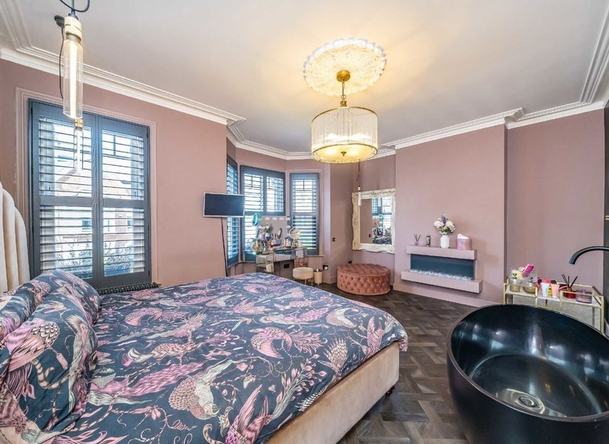 Properties to let in Broomwood Road - SW11 6JX view8