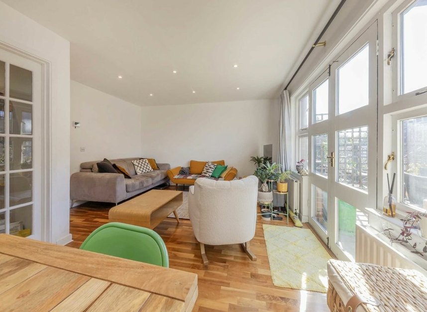Properties let in Bruges Place - NW1 0TE view2