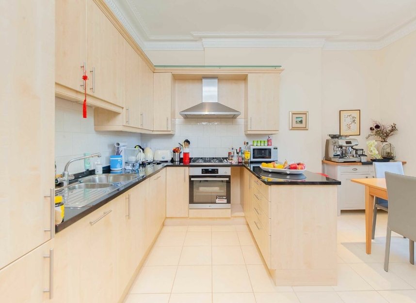 Properties let in Brunswick Gardens - W8 4AL view4