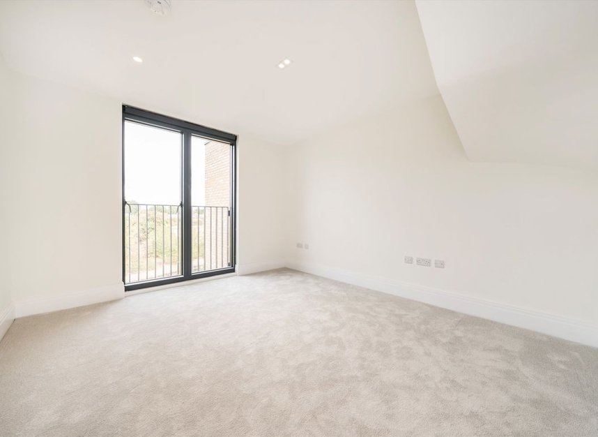 Properties to let in Bryanston Close - UB2 4JR view8
