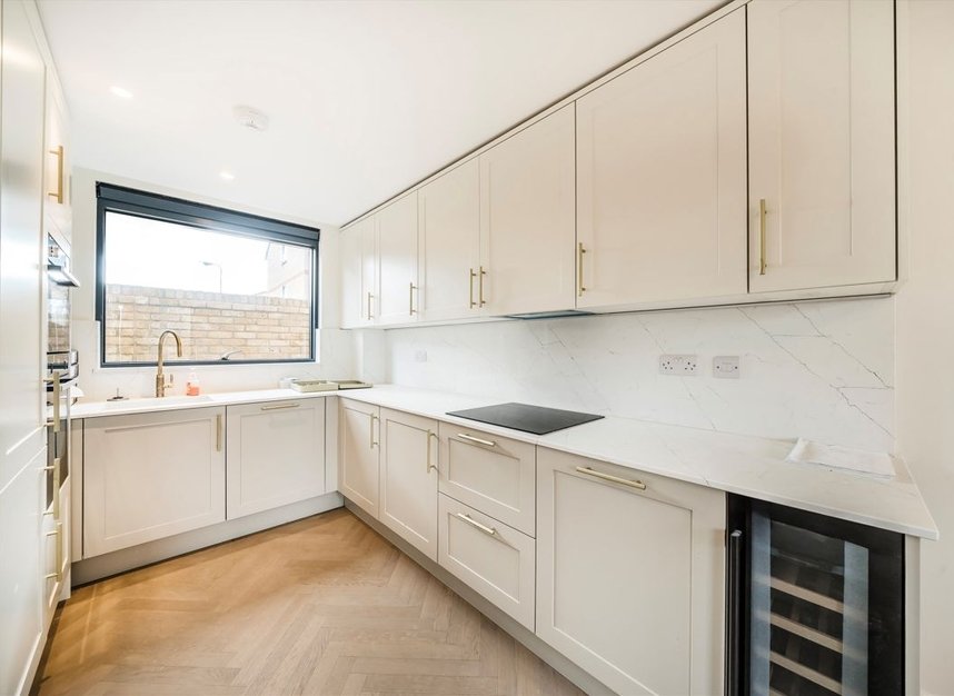 Properties to let in Bryanston Close - UB2 4JR view3