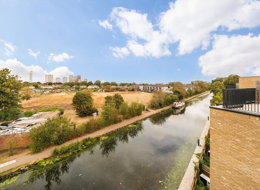 Properties to let in Bryanston Close - UB2 4JR view11
