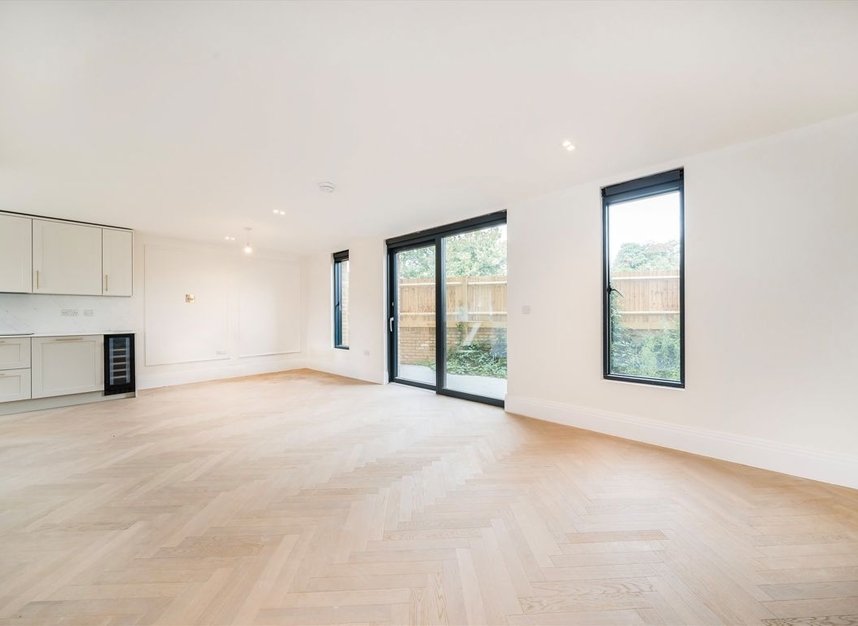 Properties to let in Bryanston Close - UB2 4JR view2