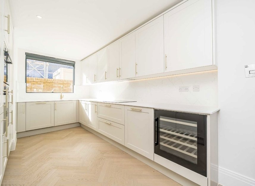 Properties to let in Bryanston Close - UB2 4JR view4