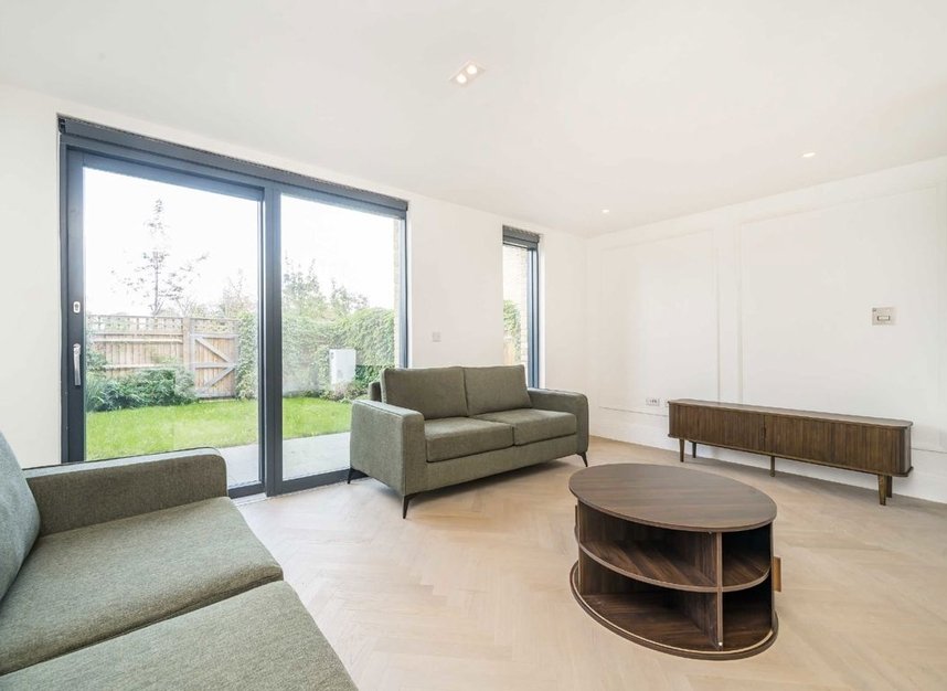 Properties to let in Bryanston Close - UB2 4JR view2