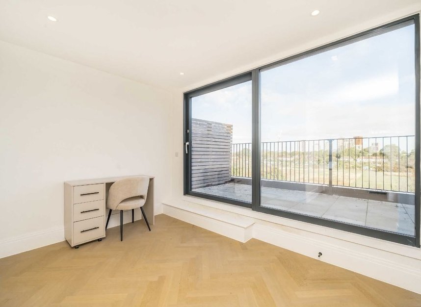 Properties to let in Bryanston Close - UB2 4JR view9