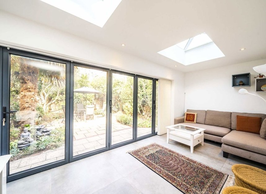 Properties to let in Burnaby Gardens - W4 3DS view2