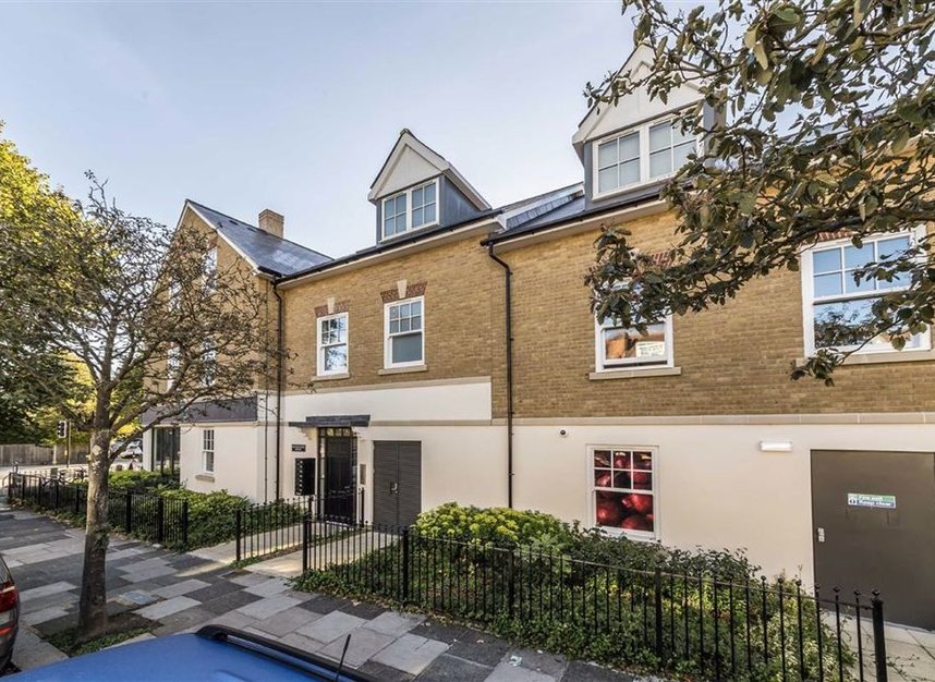 Flat to rent in Bushy Park Road, Teddington, TW11 | Dexters