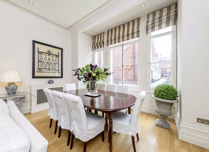 Properties let in Cadogan Square - SW1X 0JL view5