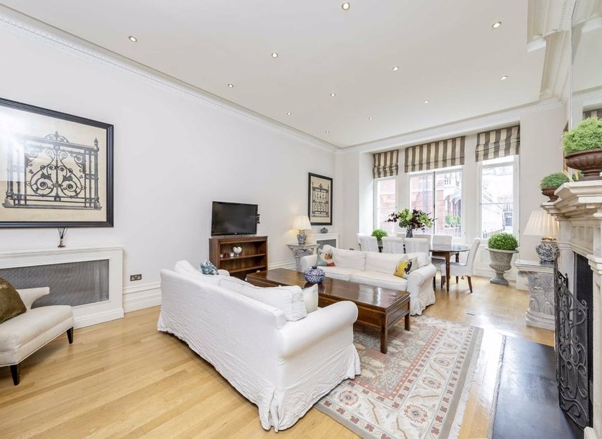 Properties let in Cadogan Square - SW1X 0JL view2
