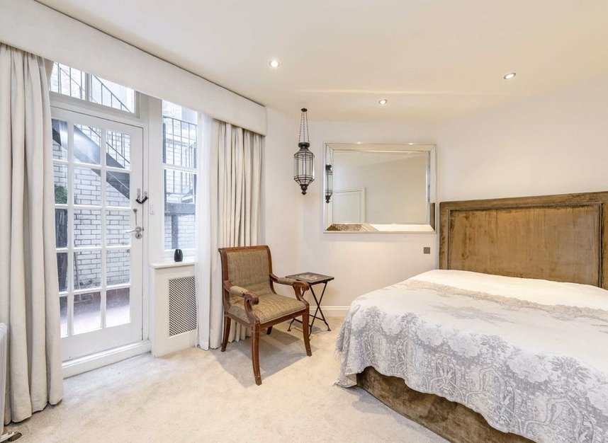 Properties let in Cadogan Square - SW1X 0JL view8