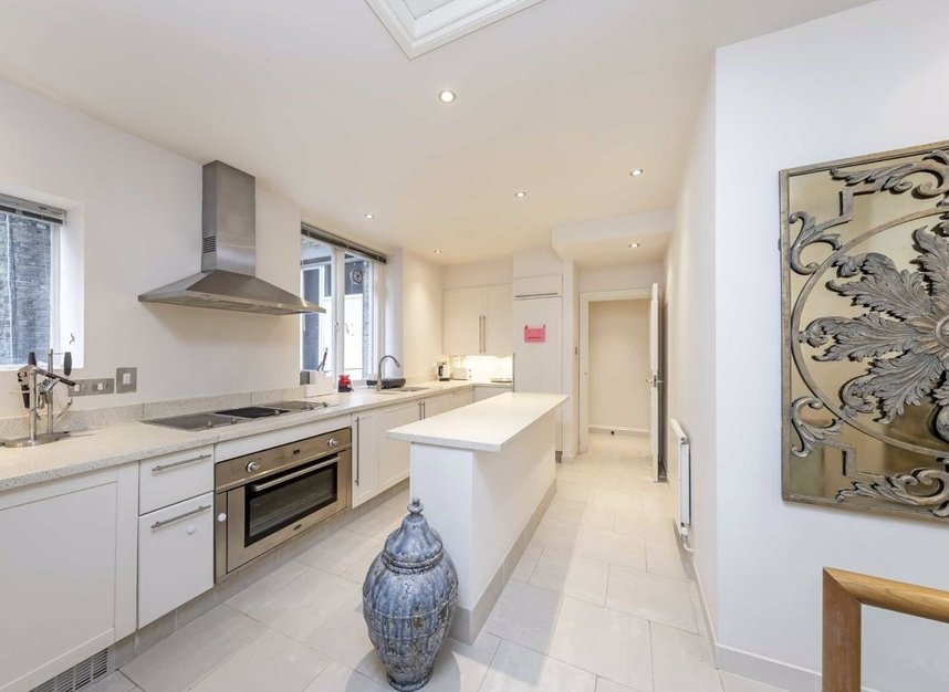 Properties let in Cadogan Square - SW1X 0JL view4
